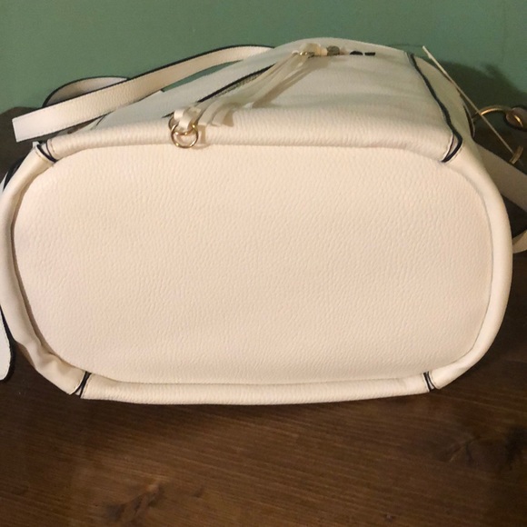 NWT Sondra Roberts white large handbag - Picture 3 of 7